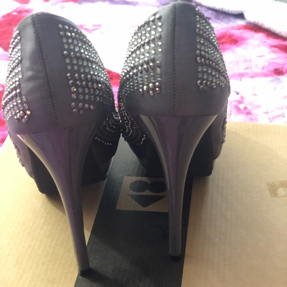 Gorgeous shoes . Le Chateau. Size 7,5 - Picture 4 of 6